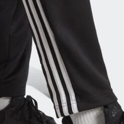ADIDAS 3-Stripes Trainingspak 15 ADIDAS 3-Stripes Trainingspak -Modekleding 3 stripes trainingspak 6
