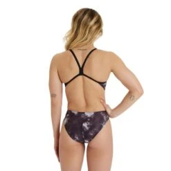 Arena Damesbadpak Met Allover Challenge Back - Zwart/Zwart Multi 8 Arena Damesbadpak Met Allover Challenge Back - Zwart/Zwart Multi -Modekleding arena damesbadpak met allover challenge back zwartzwart multi 1