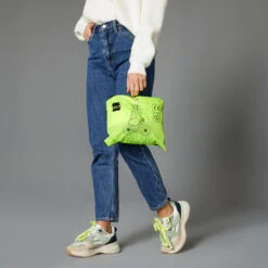 BTWIN FIETSPONCHO STAD ZICHTBAAR OVERDAG 120 ZWART/FLUOGEEL -Modekleding fietsponcho stad zichtbaar overdag 120 zwartfluogeel 7