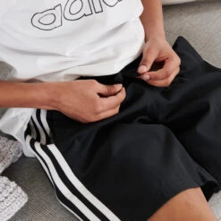 ADIDAS GYMSHORT VOOR JONGENS AEROREADY DRIE STREPEN ZWART 27 ADIDAS GYMSHORT VOOR JONGENS AEROREADY DRIE STREPEN ZWART -Modekleding gymshort voor jongens aeroready drie strepen zwart 12