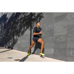 Loopshort Voor Heren Kiprun Split 26 Loopshort Voor Heren Kiprun Split -Modekleding hardloopshort met zijsplitten voor heren zwart grijs 11