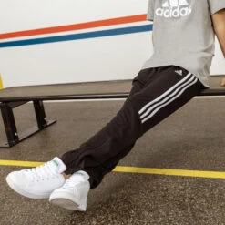ADIDAS TRAININGSBROEK VOOR KINDEREN ZWART 22 ADIDAS TRAININGSBROEK VOOR KINDEREN ZWART -Modekleding trainingsbroek voor kinderen zwart 8