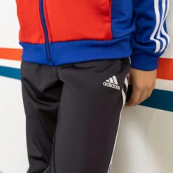 ADIDAS TRAININGSPAK VOOR KINDEREN COLORBLOCK BLAUW/ROOD -Modekleding trainingspak voor kinderen colorblock blauwrood 11